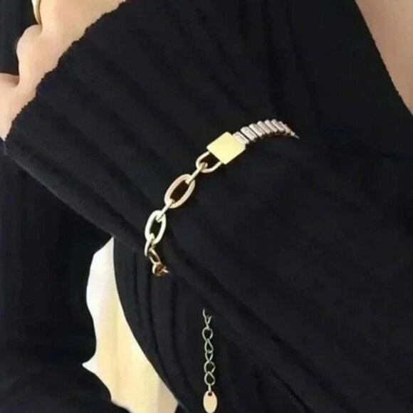 ποΈ 18K Gold Plated Bracelet With Sparkling Zirconia Baguettes & Padlock Design - Picture 11 of 14